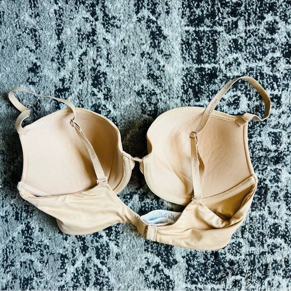 Calvin Klein Push-Up Underwire Plunge Bra Size 34C - Picture 6 of 6